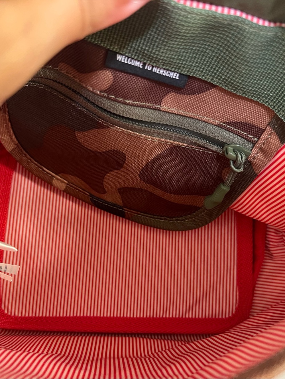 Herschel • mini camo messenger bag - Picture 4 of 4